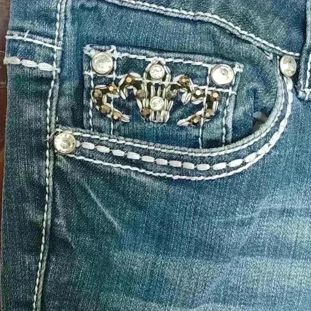 Miss Chic Jeans - Picture 2 of 9